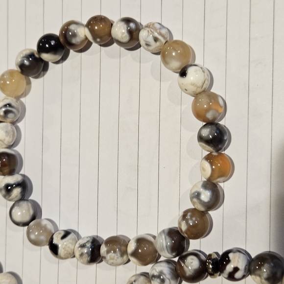 Elegant Orca Agate Beaded Bracelet - Picture 5 of 5